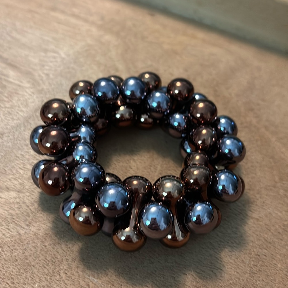 Fun stretchy bracelet in gunmetal and copper tones